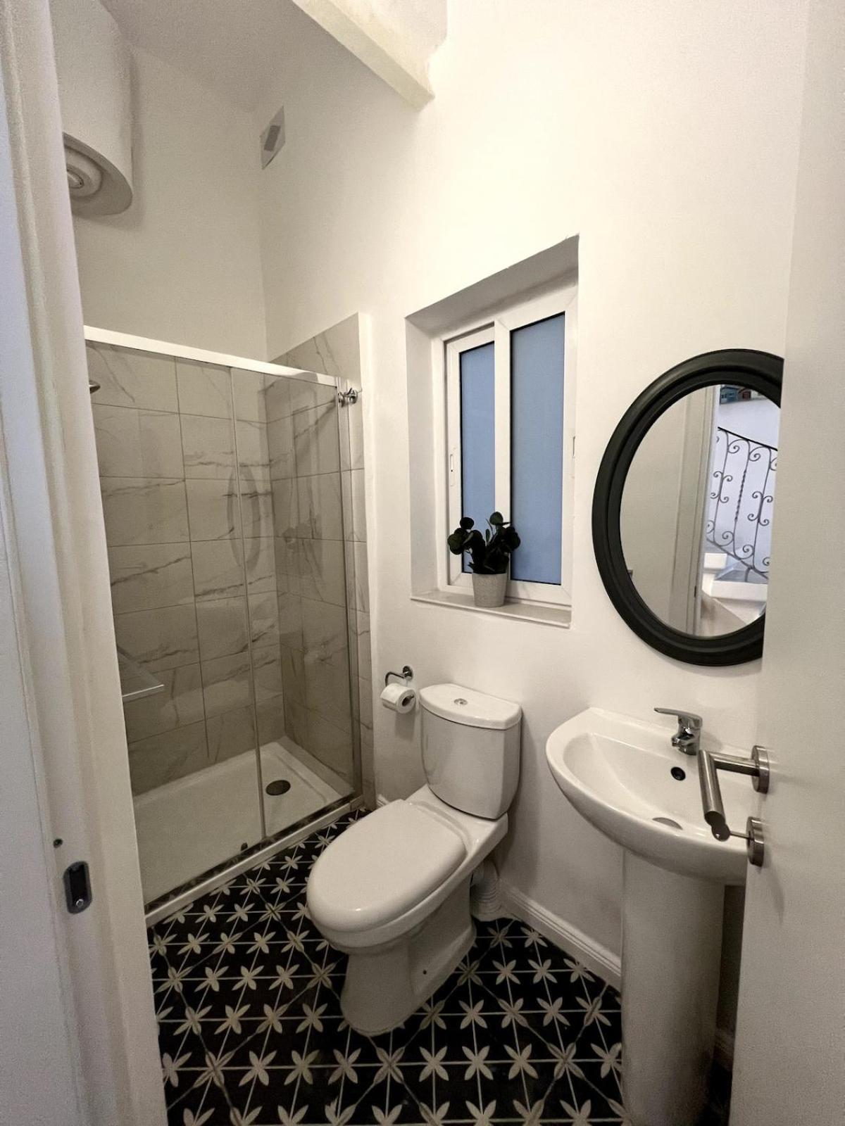 Entire House Near Valletta - 3 Double Bedrooms With Aircons - Perfect For Adults Families & Friend Groups - Wifi-parking-non-sharing *