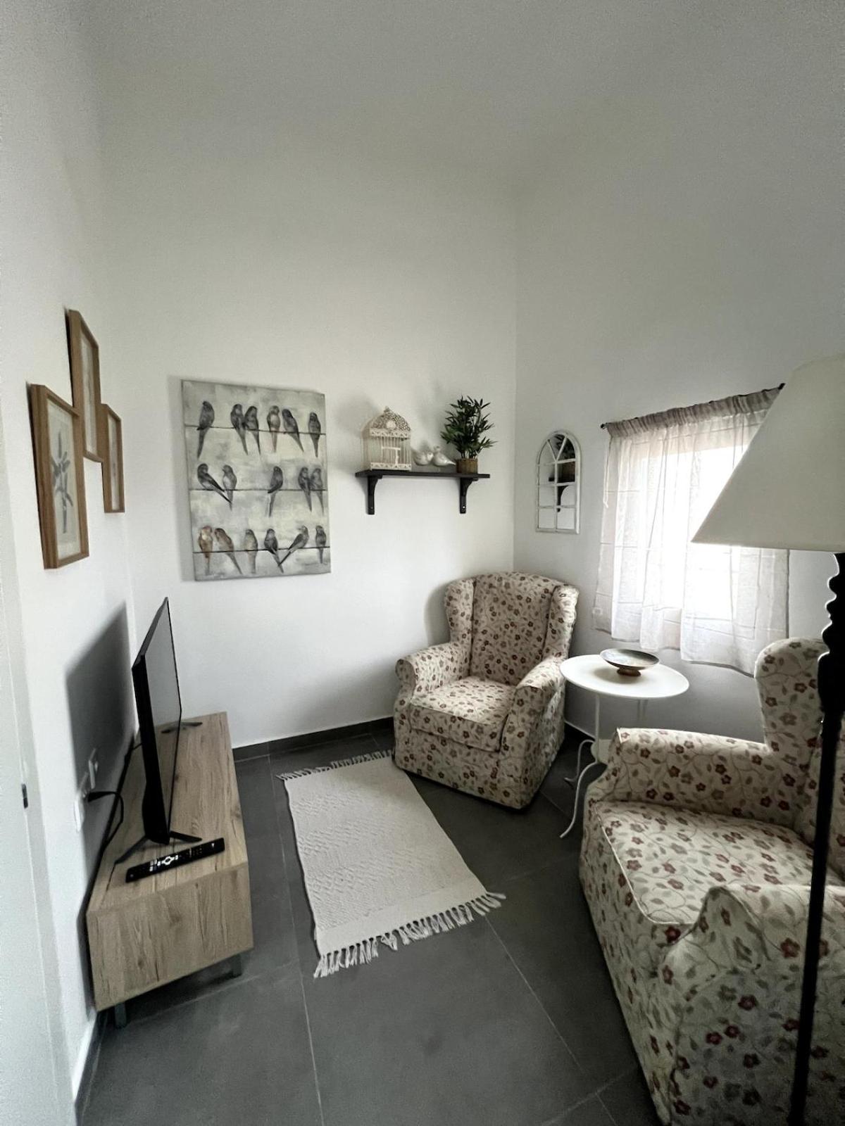 Entire House Near Valletta - 3 Double Bedrooms With Aircons - Perfect For Adults Families & Friend Groups - Wifi-parking-non-sharing Holiday home