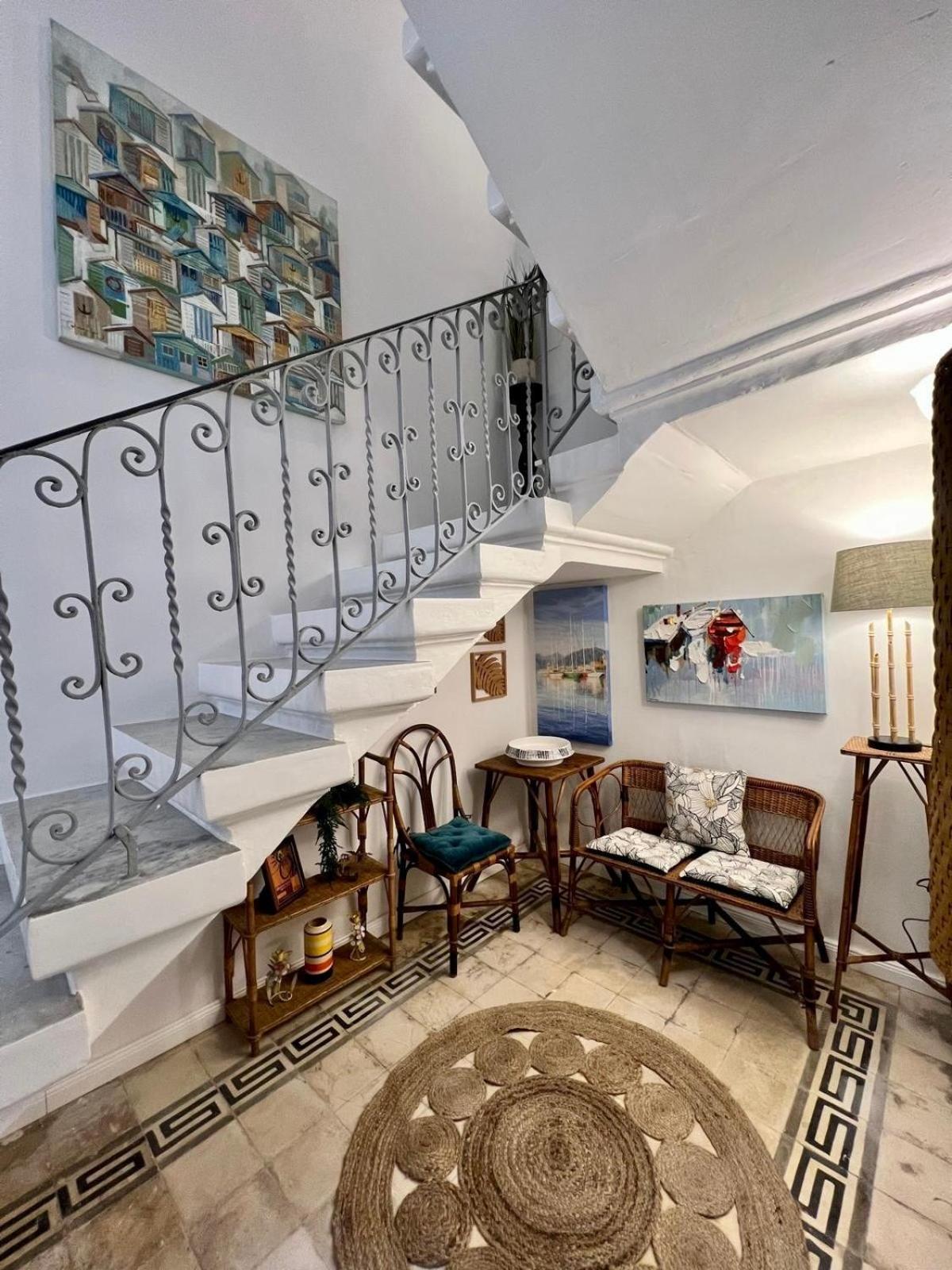 Entire House Near Valletta - 3 Double Bedrooms With Aircons - Perfect For Adults Families & Friend Groups - Wifi-parking-non-sharing Holiday home *