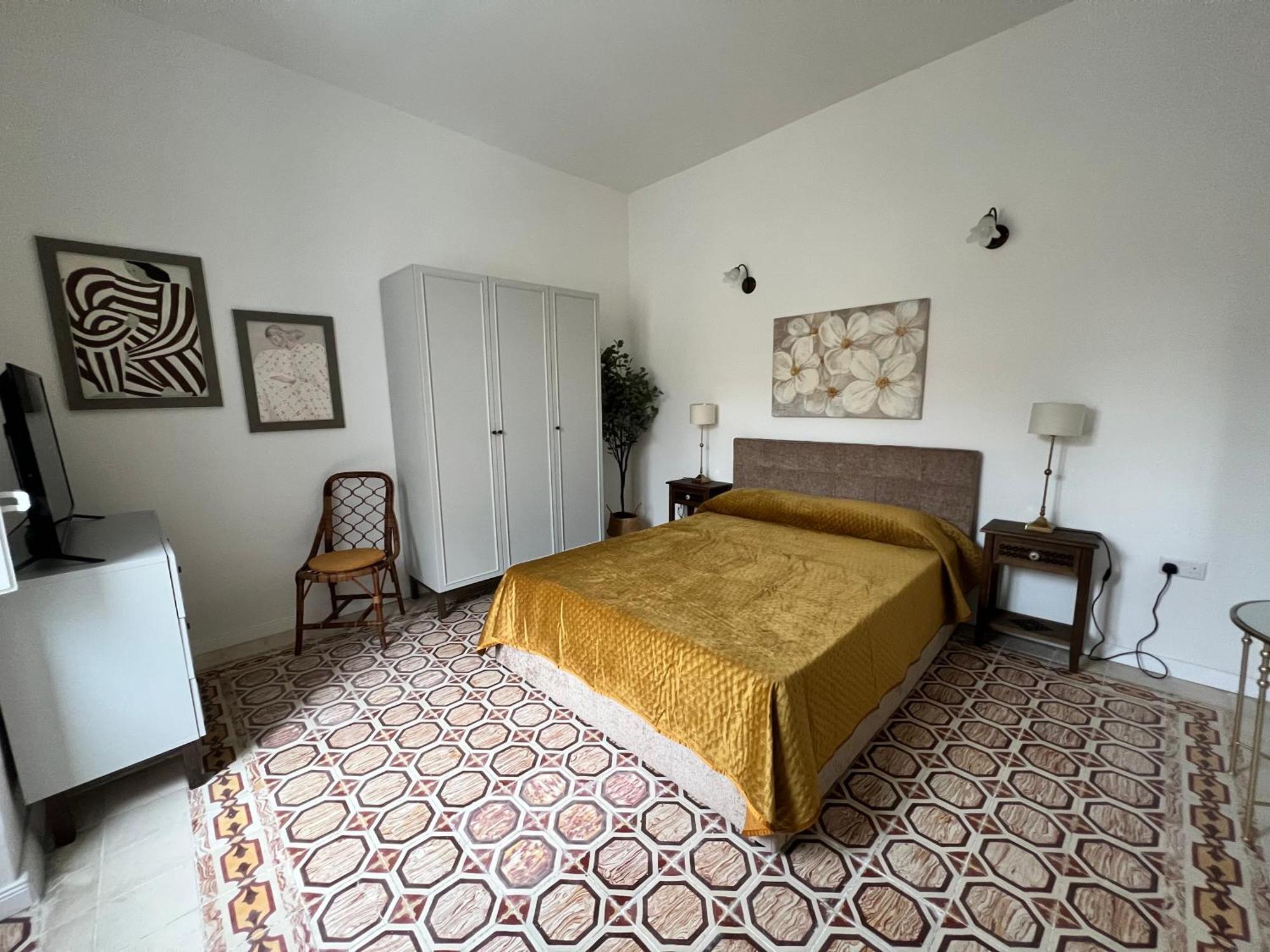 Entire House Near Valletta - 3 Double Bedrooms With Aircons - Perfect For Adults Families & Friend Groups - Wifi-parking-non-sharing Holiday home Msida